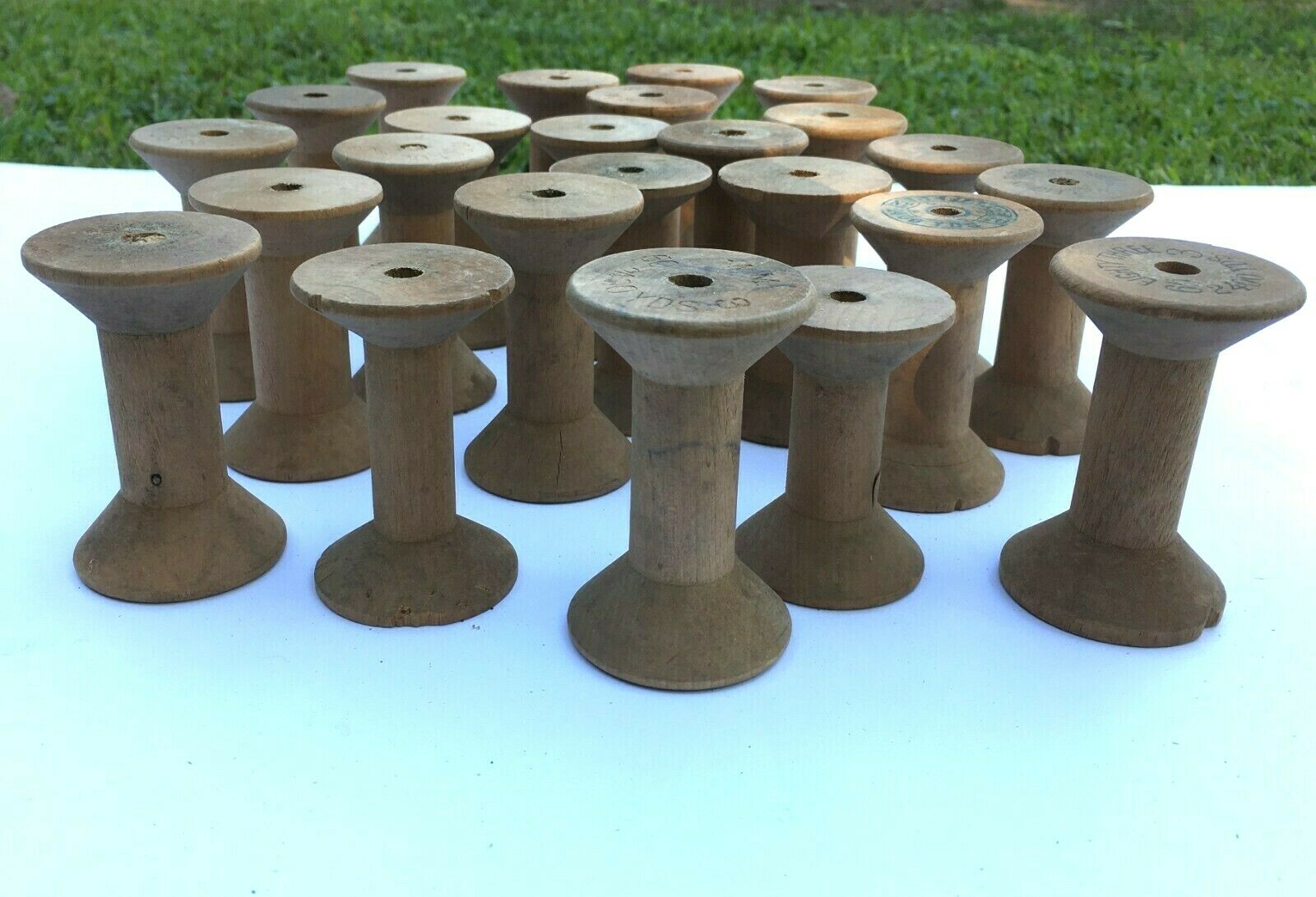 28 Antique Wooden Thread Spools 2.75" Old Lot (2400 Yard Empty Spools)