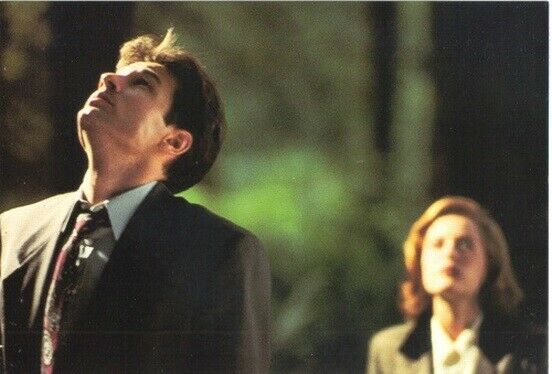 The X-files 4 X 6 Photo Postcard 1995 Mulder/scully Looking Up #2 New Unused